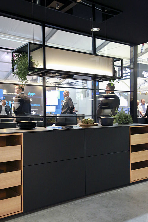 „Skyline Frame“ passt sich an: Küchenplaner-Magazin