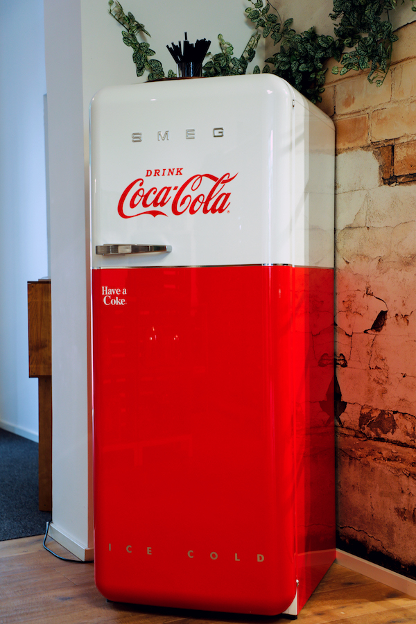 Smeg im Coke-Design