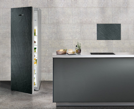 Liebherr: Serienreife Schieferfront: Küchenplaner-Magazin